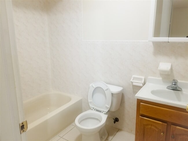 Building Photo - 319 Danforth Ave