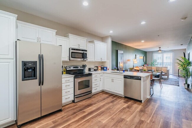 Building Photo - 1275 E University Dr