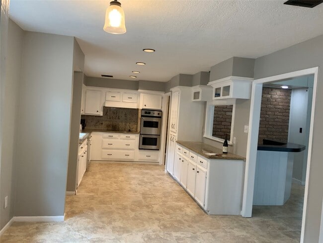 Building Photo - 614 Ellingham Dr