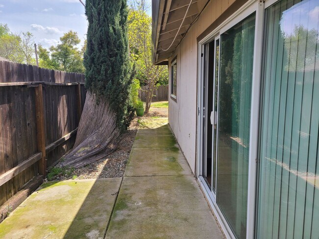 Building Photo - 6616-6618 Summer Rain Way