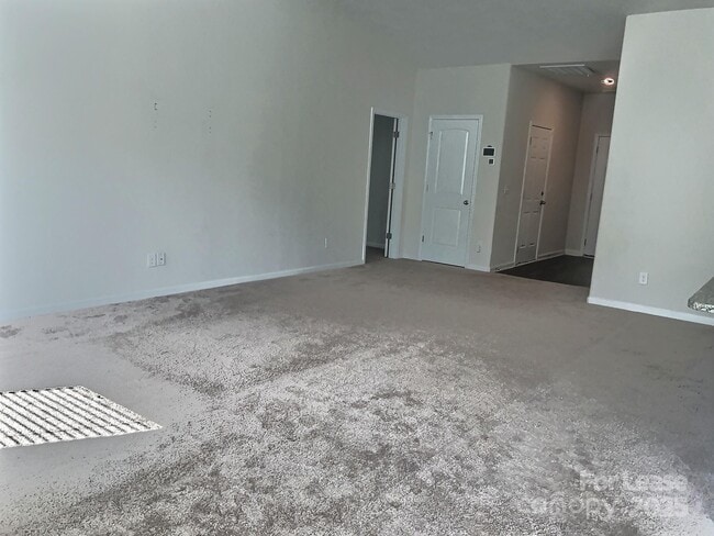 Building Photo - 2112 Lanza Dr