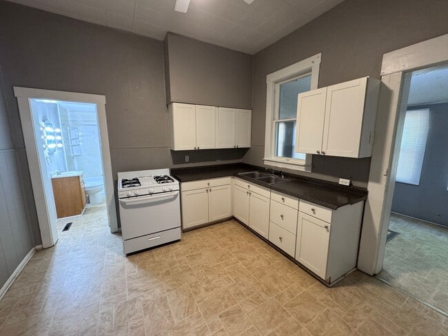 Primary Photo - GREAT HOUSE ON PORTLAND AVE 2-BED 1-BATH