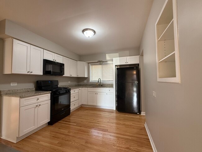 Building Photo - 16856 School St