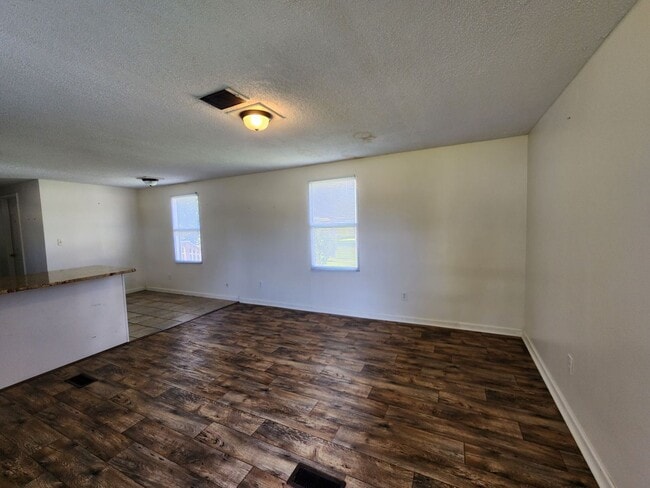 Building Photo - Available Now! 124 Littleton-Midway Park