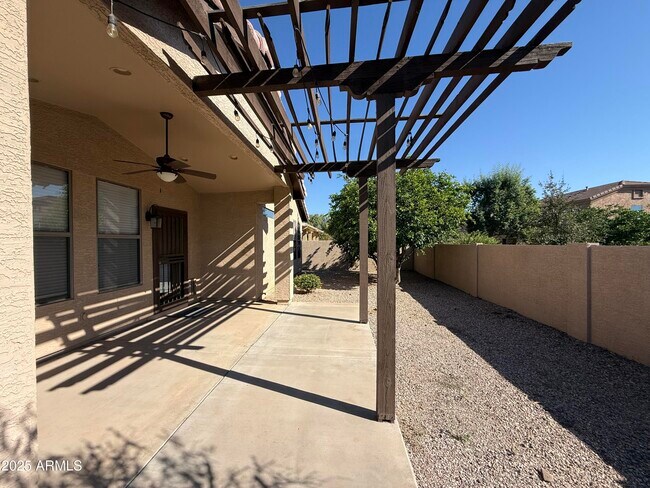 Building Photo - 3803 E Grandview Rd