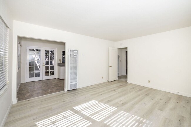 Building Photo - 496-496A Chiquita