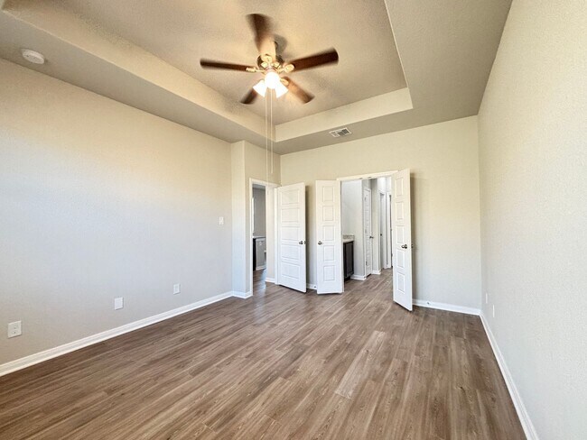 Building Photo - Luxury Living in the Heart of Cibolo!