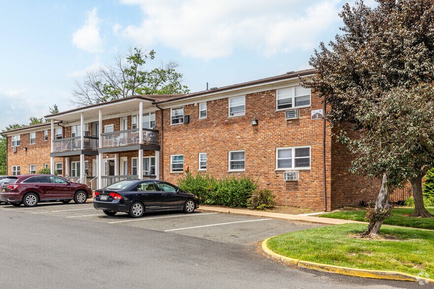 Building Photo - Hilltop Manor & Estates