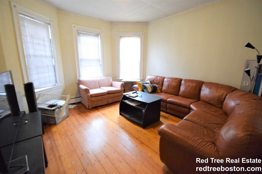 Building Photo - 55 Calumet St