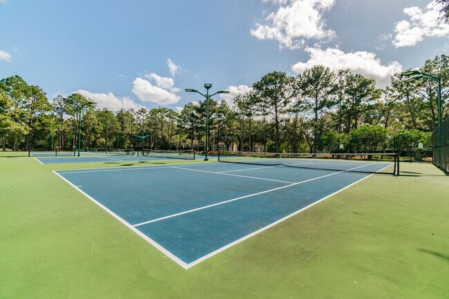 Building Photo - 9481 Highland Oak Dr