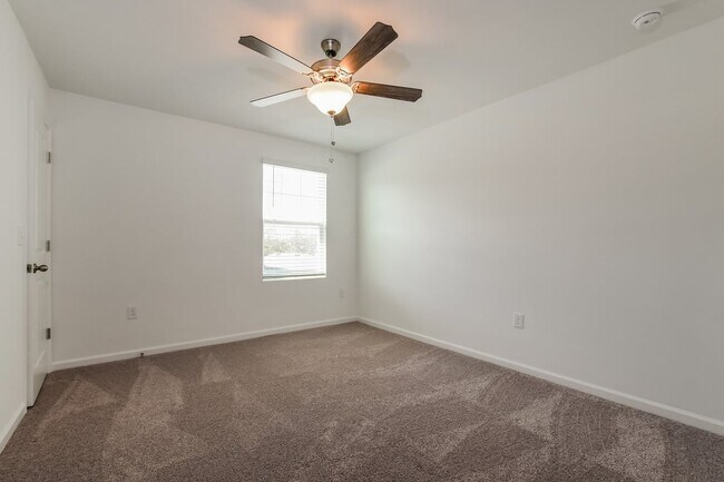 Building Photo - 2084 Hemingway Cir