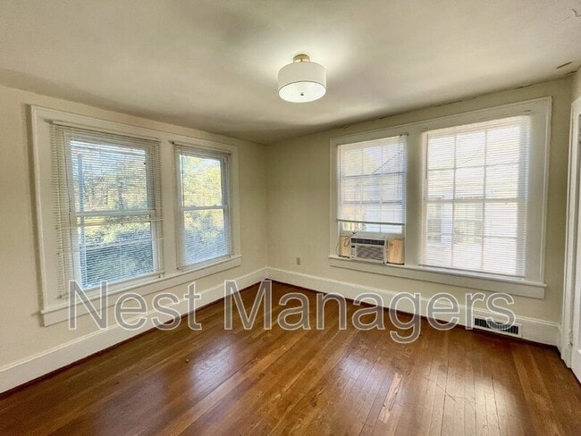 Building Photo - 117 Woodside Ave