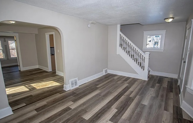 Building Photo - Charming 2-Bedroom Single Family Home Available!