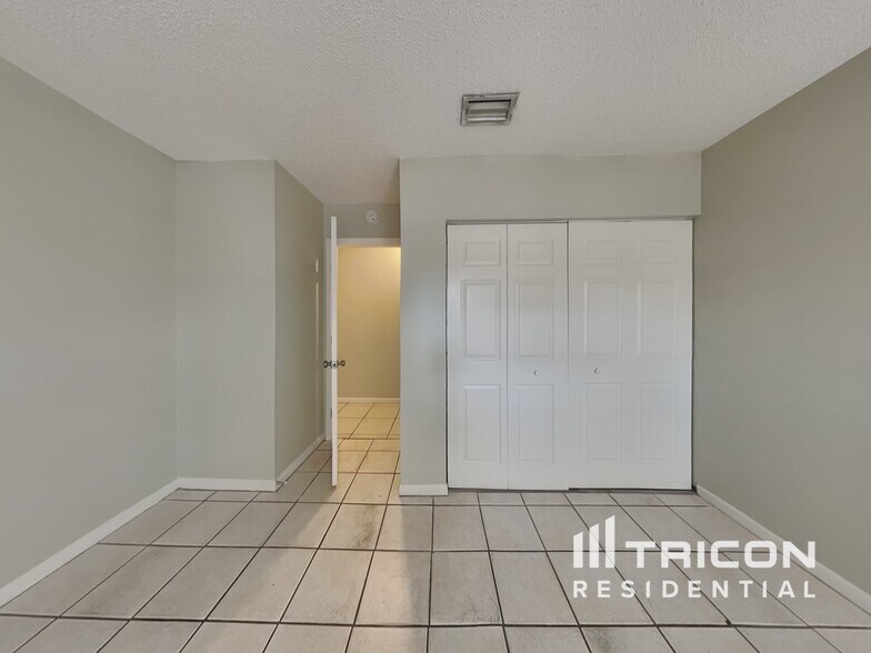 Building Photo - 3206 Shady Glen Cir