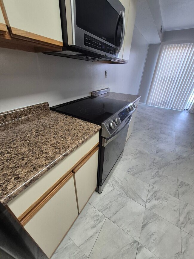 Building Photo - 1387 Sanzon Dr
