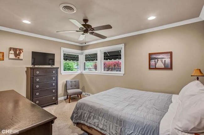 Building Photo - 9642 S Knox Ave