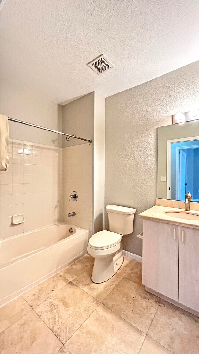 Building Photo - 116 SW Peacock Blvd