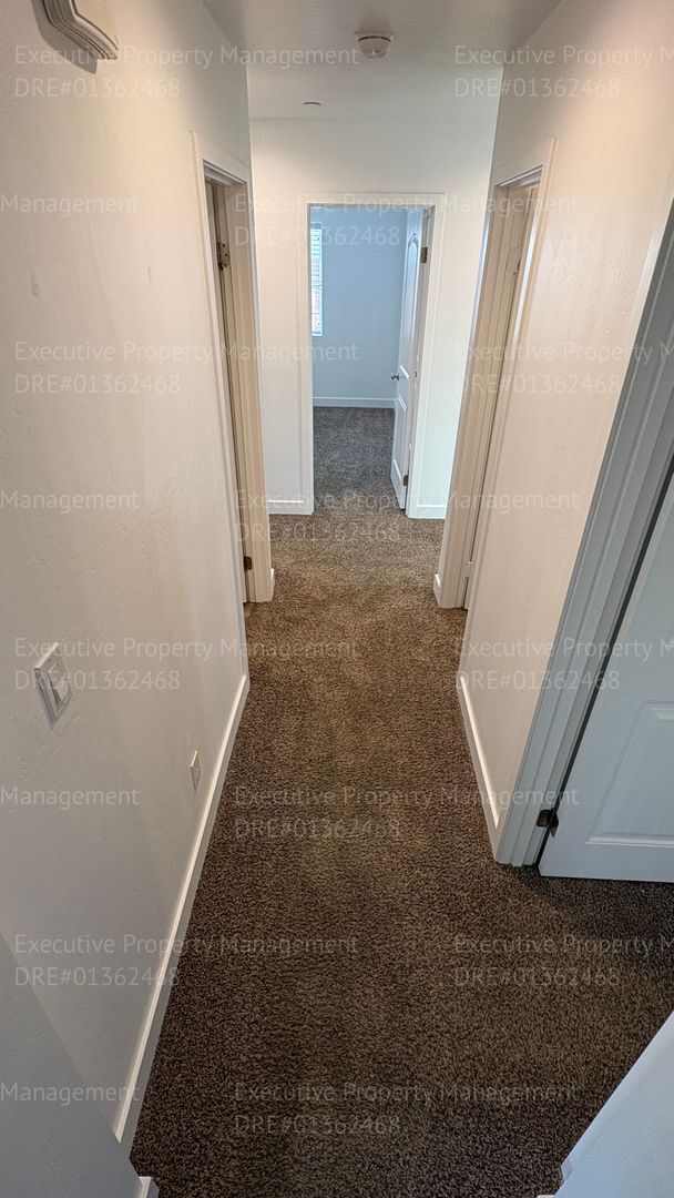 Building Photo - 5 bedroom, 2 bathroom, 3 car garage located near Taft Hwy/ Chevalier Rd