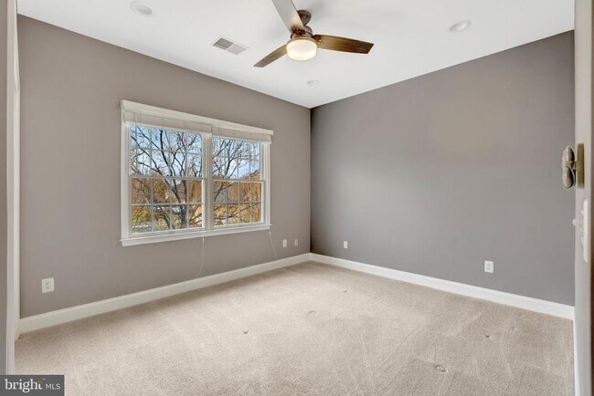 Building Photo - 15053 Doral Pl