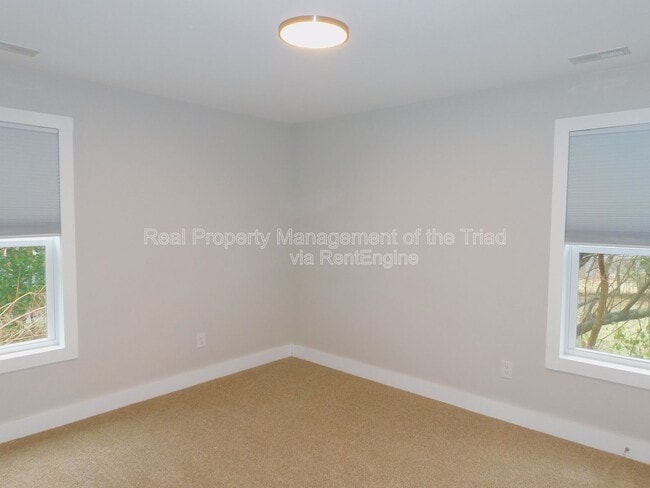 Building Photo - 934 Albert St SW