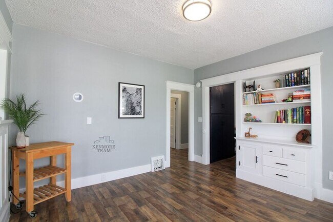 Building Photo - 310 N 2nd Ave