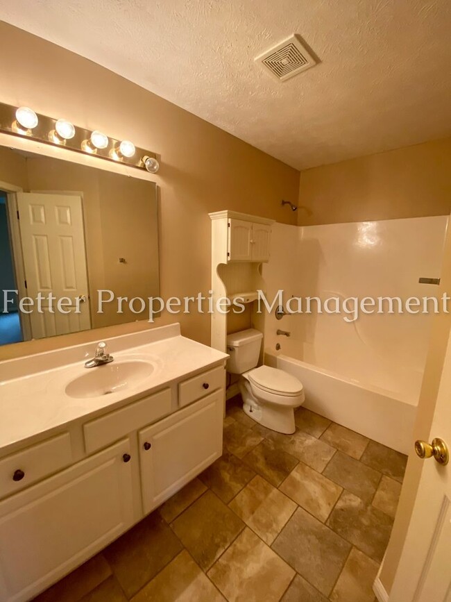 Building Photo - 3 Bedroom East Side Home!