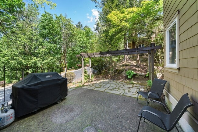 Building Photo - 10251 NW Village Heights Dr