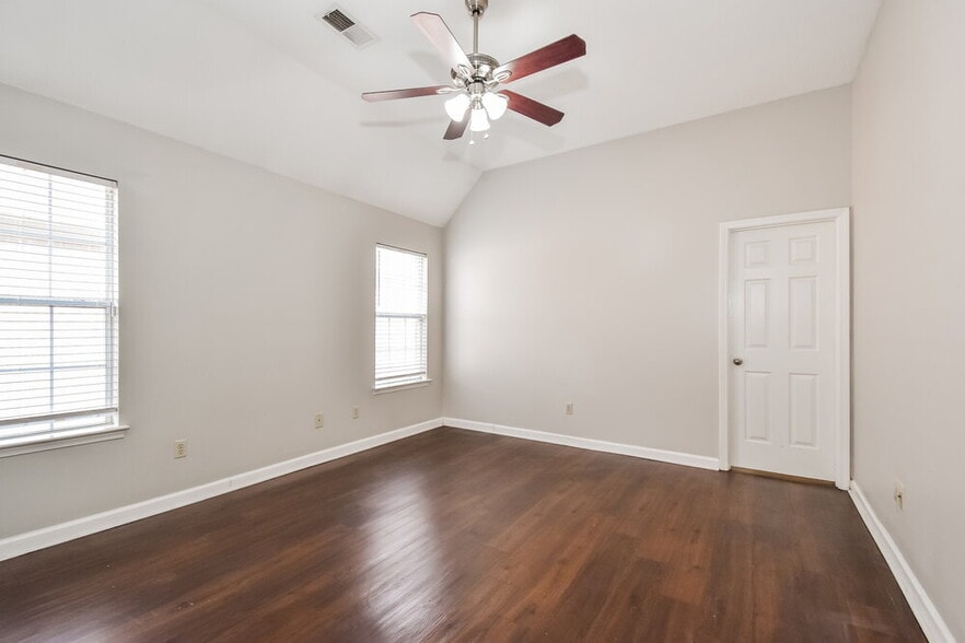 Building Photo - 8456 Cross Point Dr