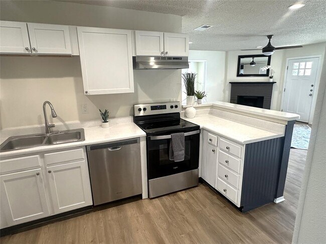 Building Photo - 503 Algerita Dr