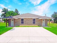 Building Photo - 1205 SW Bishop Rd