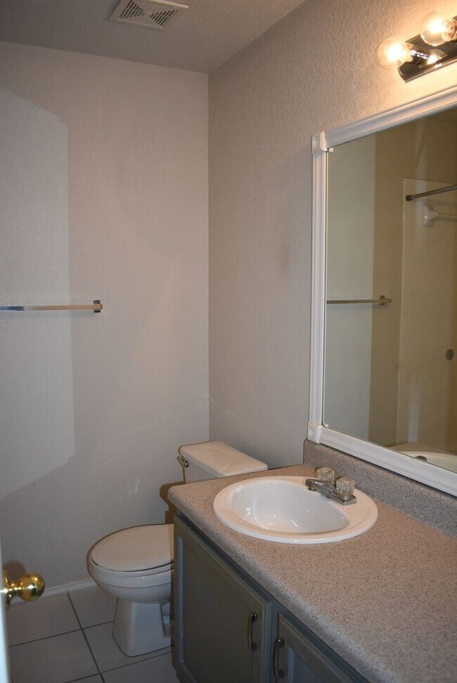 Building Photo - 4bd/2ba house close to shopping and Ft. Hood!