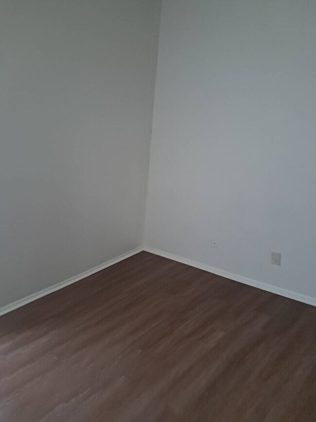 Building Photo - 8836eN95thM