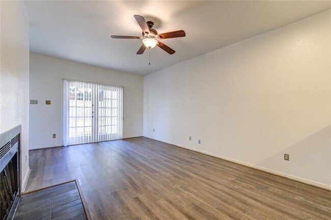 Building Photo - 2121 El Paseo St