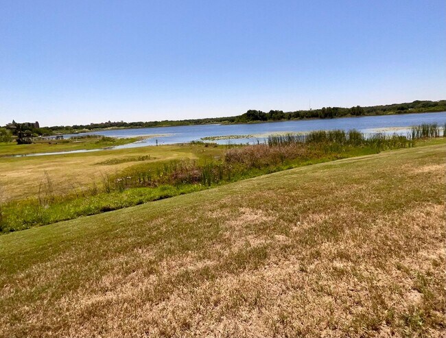 Building Photo - 3 Bedroom 2.5 Bath Cinnamon Bay Home with Stunning view, and Hardwood Flooring!