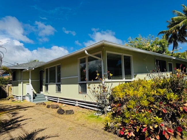 Primary Photo - 4 Bedroom, 2 Bathroom house near Kailua Be...