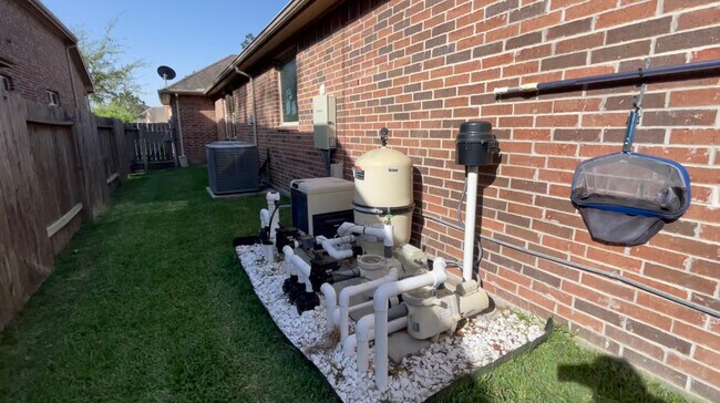 Building Photo - 12643 Jamestown Crossing Ln