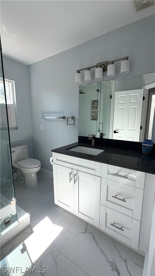 Building Photo - 3711 4th Ave NE