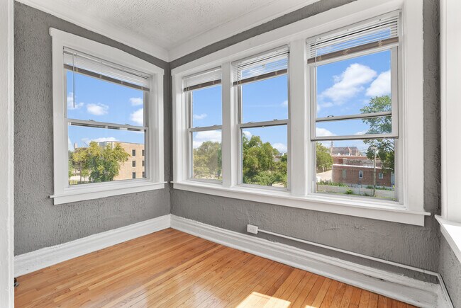Building Photo - 340 S Homan Ave