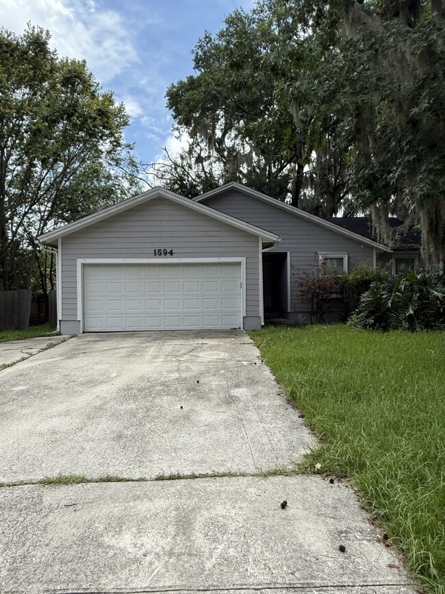 Primary Photo - 1594 Twin Oak Dr E