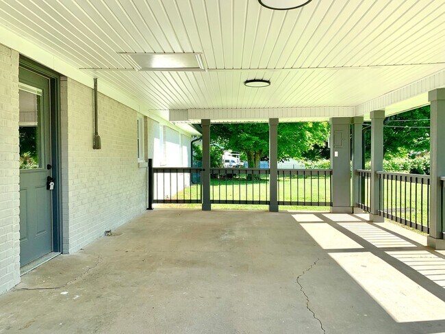 Building Photo - 427 Wayne Dr