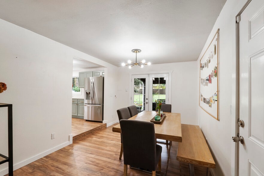 Building Photo - 5824 Hillcrest Dr SW