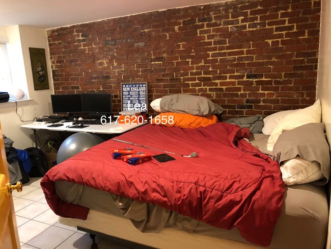 Building Photo - SEPT Incredible 5bed w/ 2 FULL bath! Right...