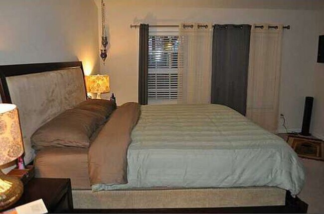 Building Photo - 908 Wendlebury Ct