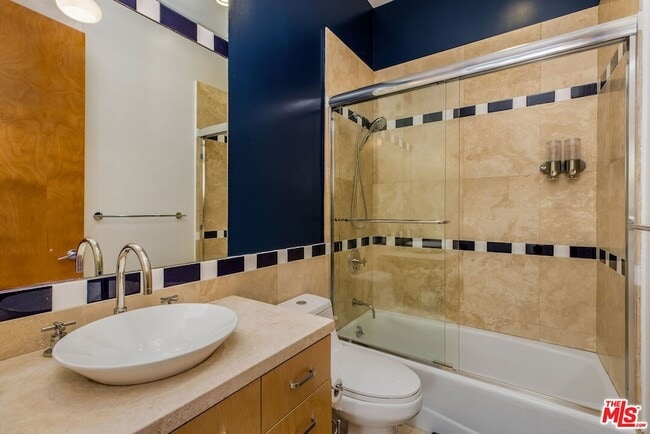 Building Photo - 9203 Robin Dr