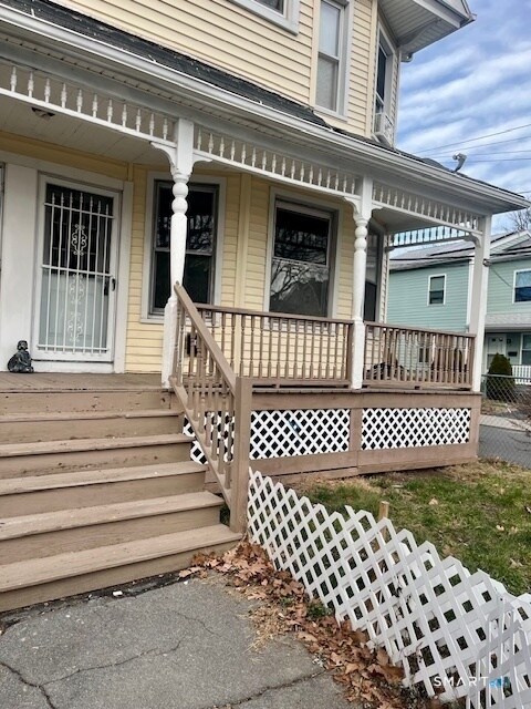 Building Photo - 166 Laurel Ave