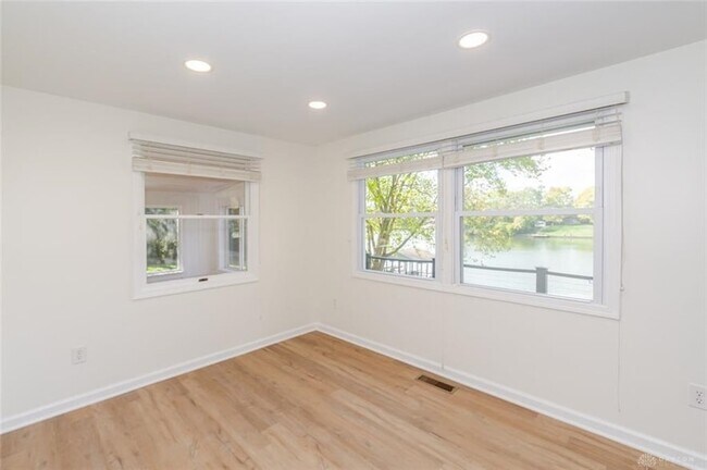 Building Photo - 679 Lakengren Dr