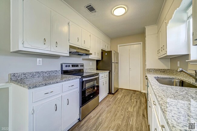 Building Photo - 3409 Knollcrest Rd