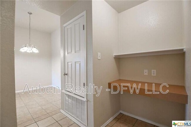 Building Photo - 1102 Leah Dr