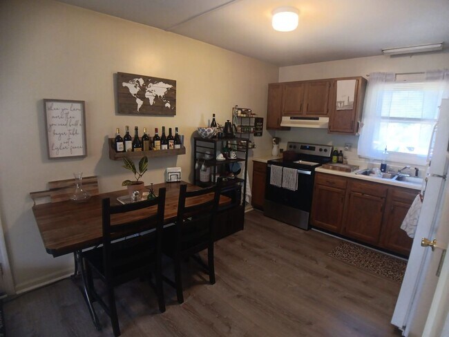 Building Photo - Blacksburg, 2 BR / 1 BA Available Aug 1st