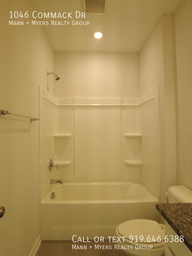 Building Photo - 1046 Commack Dr